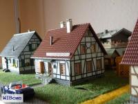 Bild zu: Kleines Häuschen für kleine Leute zu verkaufen